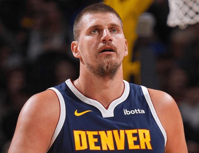 约基奇轰23+17+17无缘今日最佳！对不起，你碰到暴走的米球王了