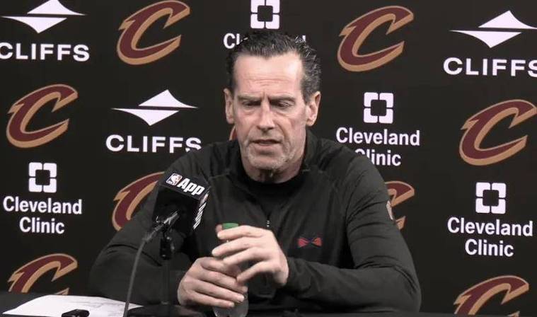 胜魔术发布会！阿特金森多次不满防守，谈托布谨慎，回应波特伤情