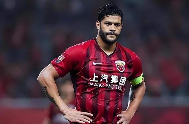 这位新援刚代表上港二队出战首秀，就打入精彩进球，曾是国少主力