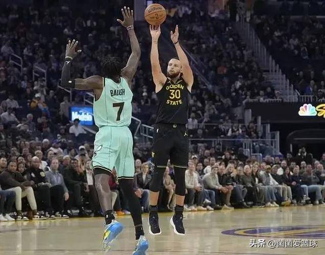 黄蜂这波赚翻了！主场连续9场爆满，三球带队狂胜国王44分