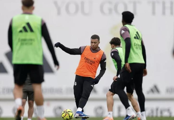 法媒：检查错膝盖且未做临床检查，姆巴佩对皇马医疗感到恼火