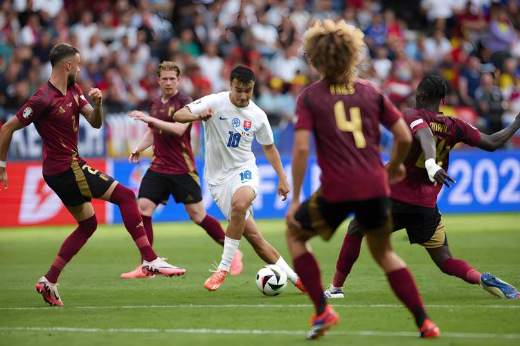 无退路！世欧预附加赛打响单败淘汰，意大利vs北爱、乌克兰vs瑞典