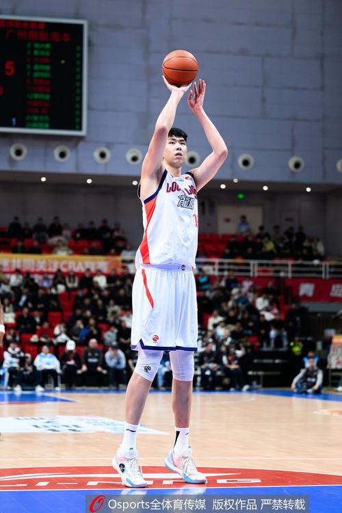 媒体人：广州细节有点粗糙打强队关键球抓不住机会防守易出问题