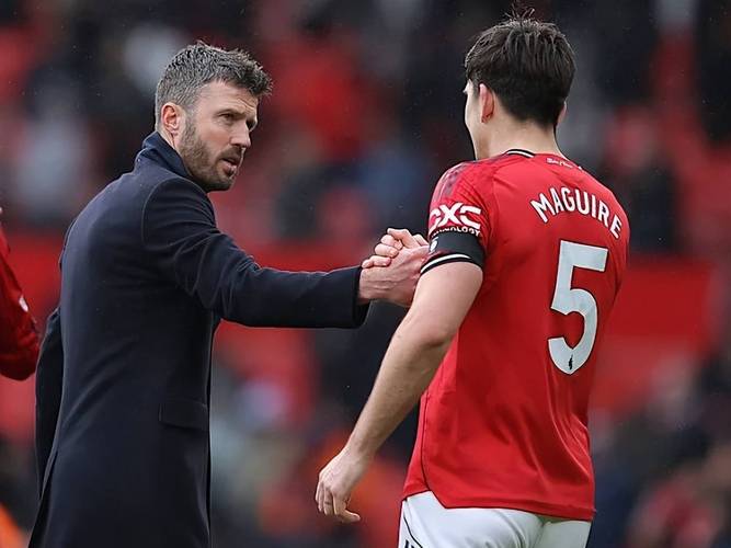 记者：马奎尔留队已达原则性协议，同时曼联会寻找新的年轻中卫