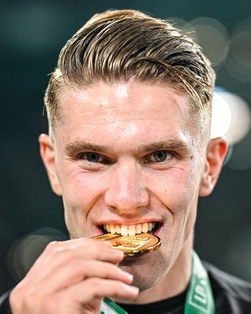 瑞典开场6分钟就取得领先！约克雷斯包抄打进个人本届世预赛首球