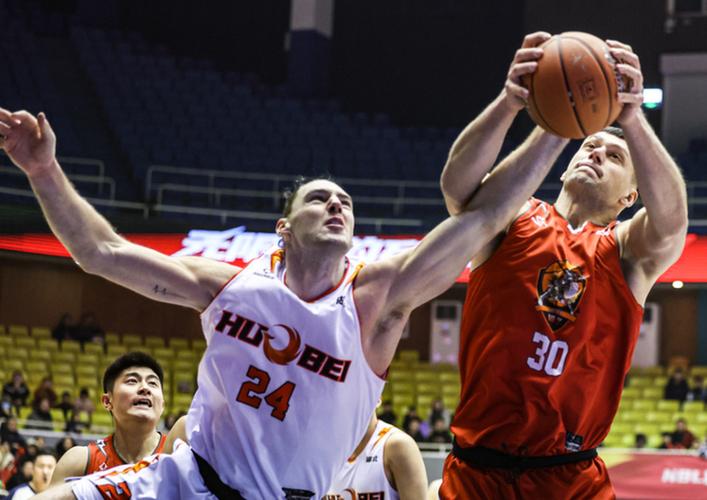 鲁媒：山东新大外援斯蒂尔在太原和球队会合克里斯随队康复治疗