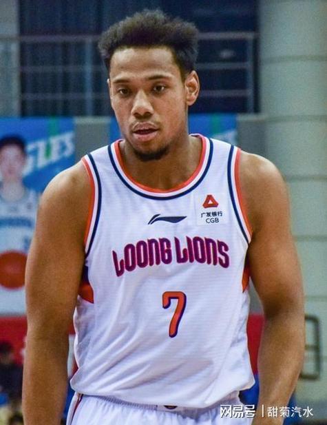 北京9088险胜同曦，赵睿24+6，周琦10+9，祝铭震19分