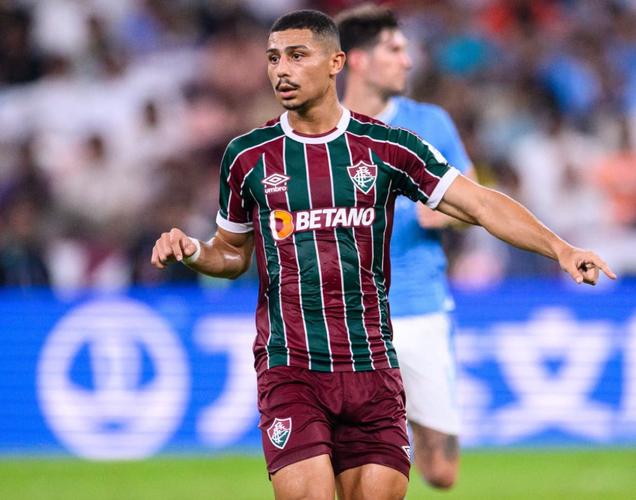 记者：安德烈科斯蒂奇转会费350万欧+450万欧奖金+二转分成