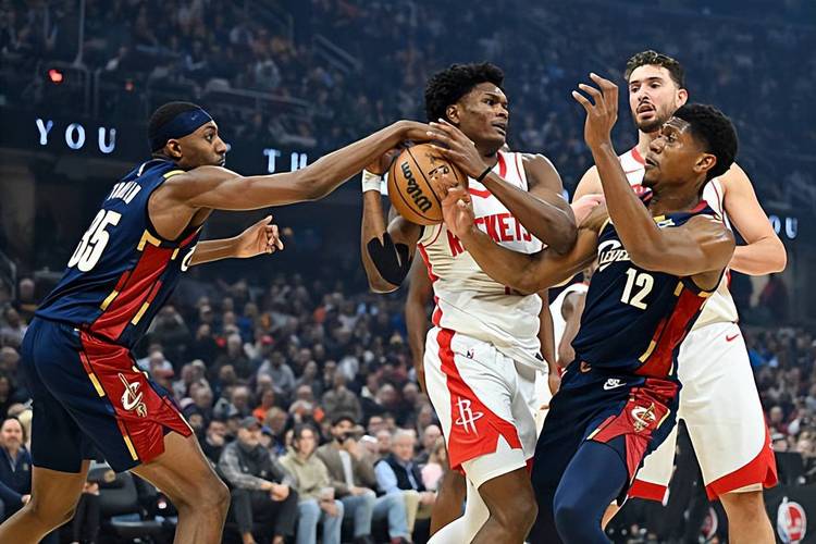 进攻端贡献度不足，防守端被各种打爆！火箭还会让他继续先发吗