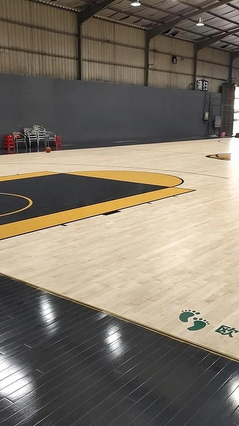 篮球场木地板怎么保养？篮球场木地板用什么材料最好？