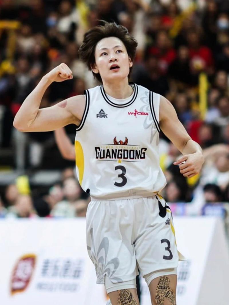 篮球公园杨力维是哪一期，杨力维打球视频？