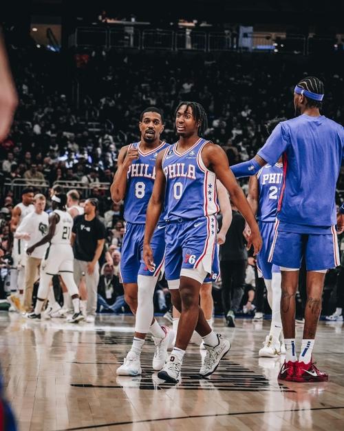 76人队球员阵容名单？76人球队队员名单？