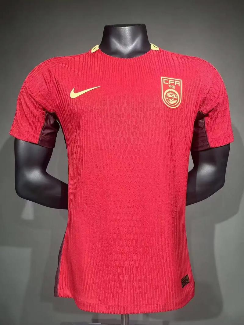 红白色球衣是哪个足球队，红白相间队服的足球队有哪些？